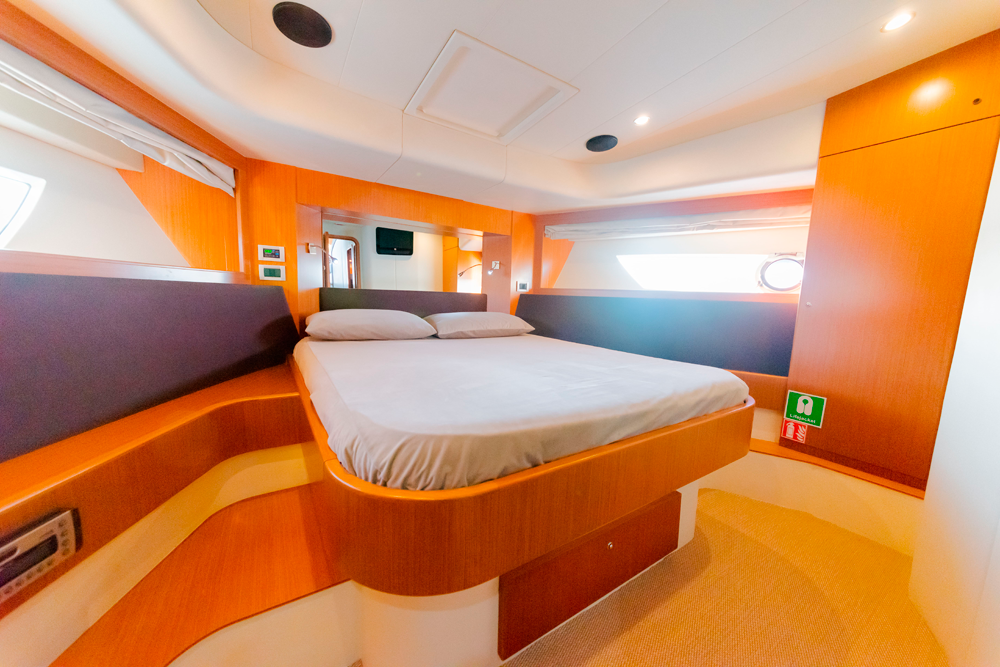 Ferretti 592 photo 2