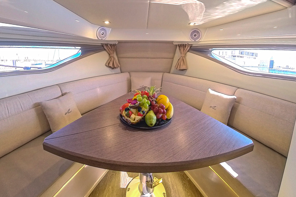 Sea Ray 320 photo 6