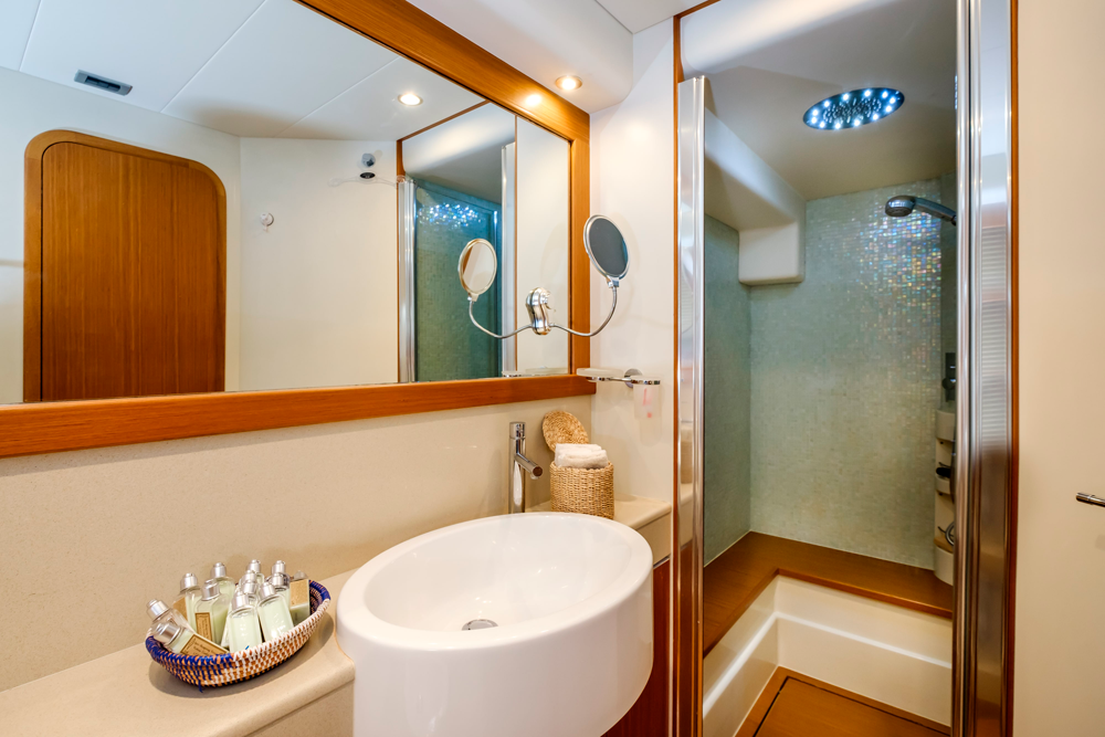 Ferretti 592 photo 1